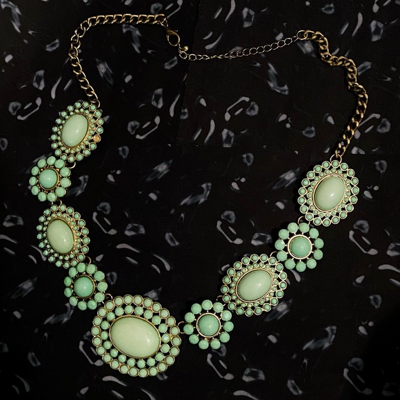 Jewelry - Elegant Mint Green Statement Necklace
